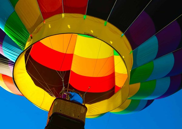 Quelles sont les étapes à suivre pour monter une signalétique aérienne ?