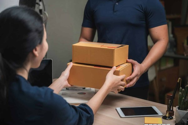 Comment fonctionne l'envoi de colis professionnel d'une entreprise ?